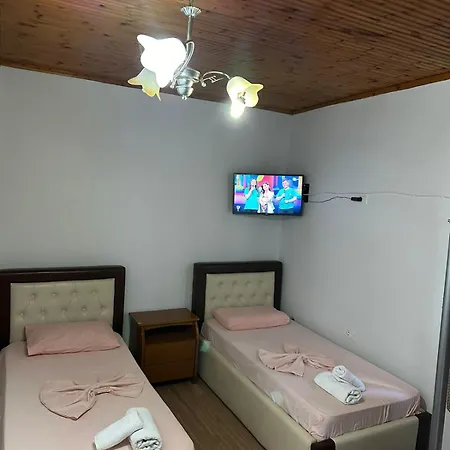 Hostel Eden *