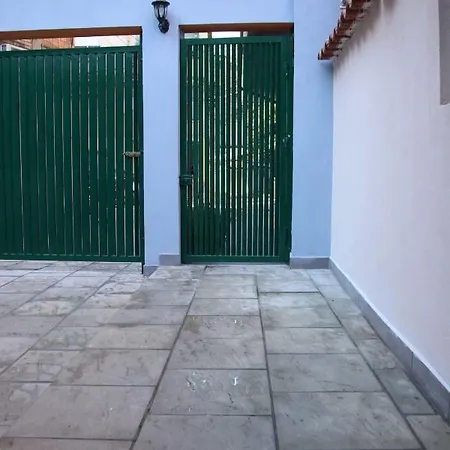 Eden Hostel *