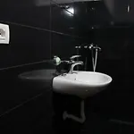 Hostel Eden *
