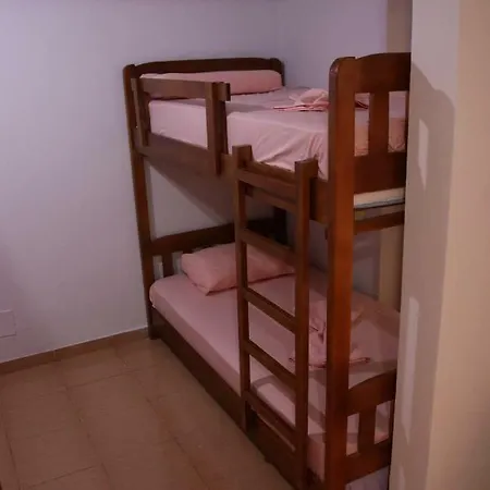 Eden Hostel Τίρανα